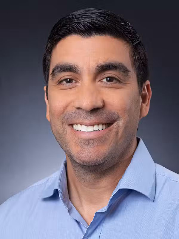 Dr. Fabrizio Amador's Headshot